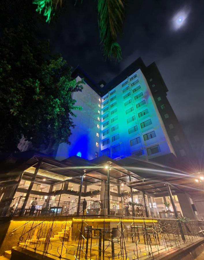 Seda Ayala Center Cebu Hotel Bagian luar foto